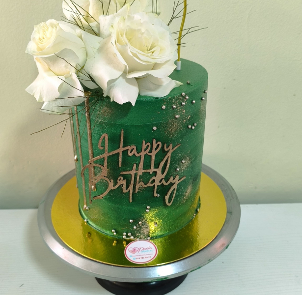 Torta decorada con flores